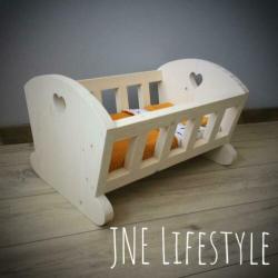 Prachtig houten poppenbedje met spijlen ?? JNE Lifestyle