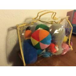 sesamstraat bowlingset. 6 pluchen kegels en bal in tas