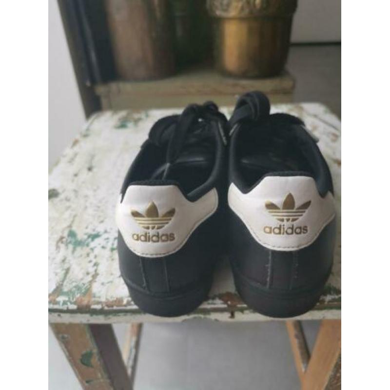 Adidas superstar zwart wit goud logoaat 35,5