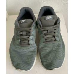 NIKE RUNNER Sneaker in maat 33!