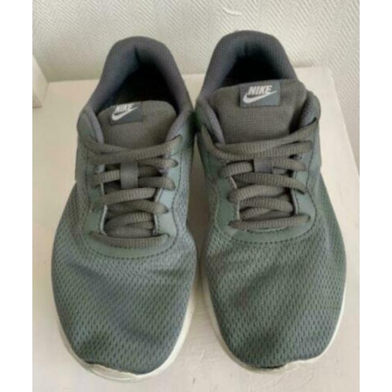 NIKE RUNNER Sneaker in maat 33!