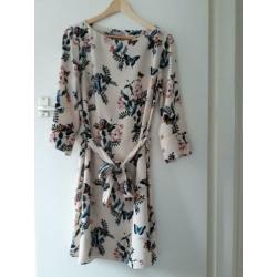 H&M, lichte kleur jurk, bloemen vlinders, maat 42