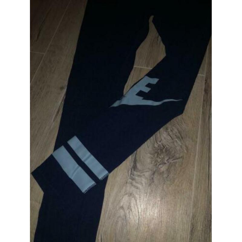 Nike sportbroek maat 146/152