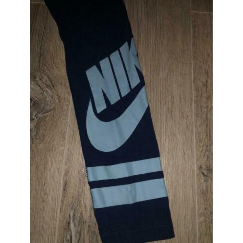 Nike sportbroek maat 146/152