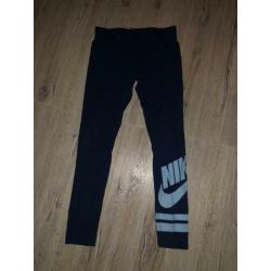 Nike sportbroek maat 146/152