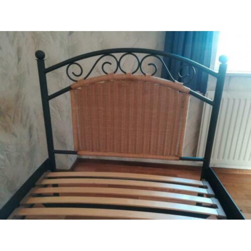 Éénpersoonsbed - rotan - bed - 200 bij 90 - lattenbodem