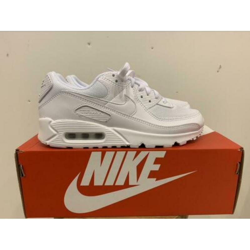 Te koop nieuwe witte Nike Air Max 90 maat 40.5