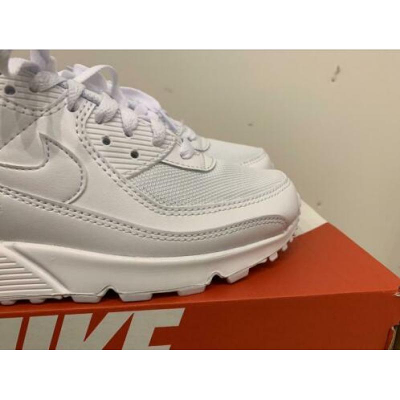 Te koop nieuwe witte Nike Air Max 90 maat 40.5