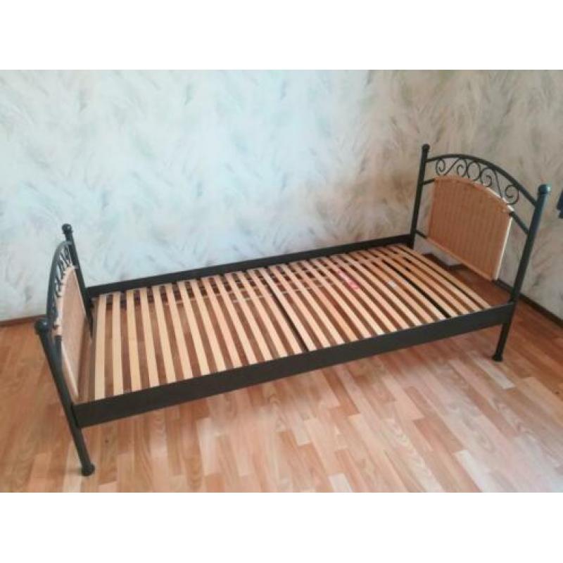 Éénpersoonsbed - rotan - bed - 200 bij 90 - lattenbodem