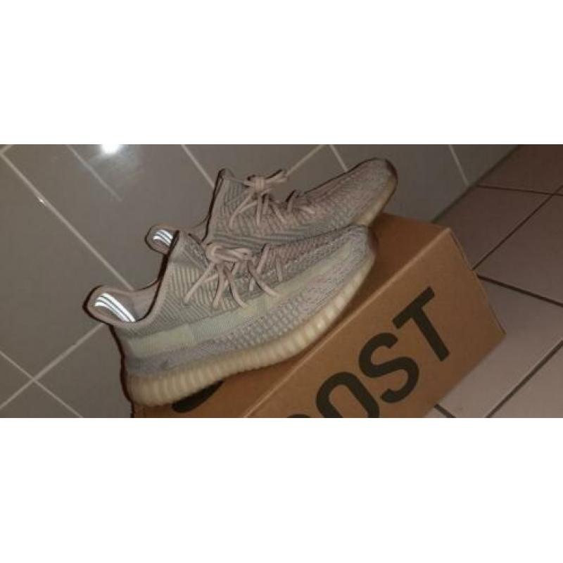 Yeezy 350 V2 citrin // US size 6 1/2 // maat 39 1/3