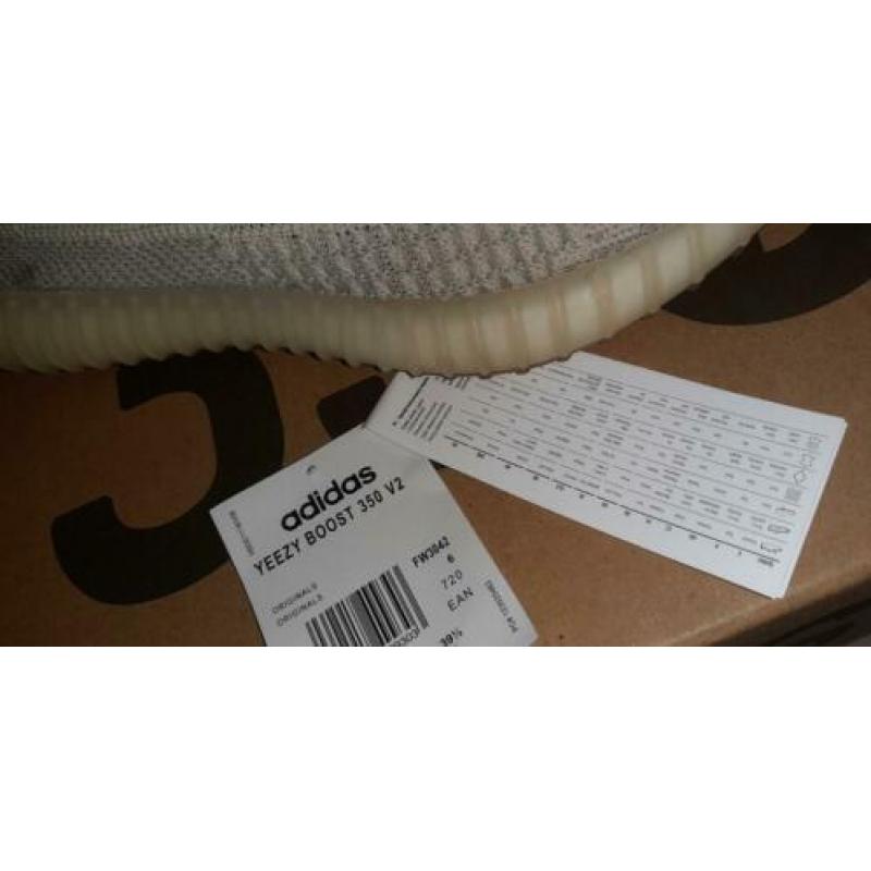 Yeezy 350 V2 citrin // US size 6 1/2 // maat 39 1/3