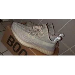 Yeezy 350 V2 citrin // US size 6 1/2 // maat 39 1/3