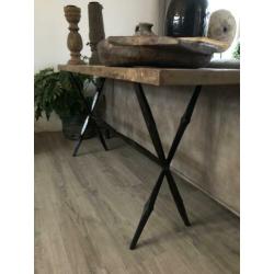 Nieuw! Robuust houten sidetable! Stoer & Sober - Hoffz!