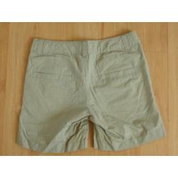 Hema: Beige korte broek/short maat XXS (146)