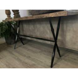 Nieuw! Robuust houten sidetable! Stoer & Sober - Hoffz!