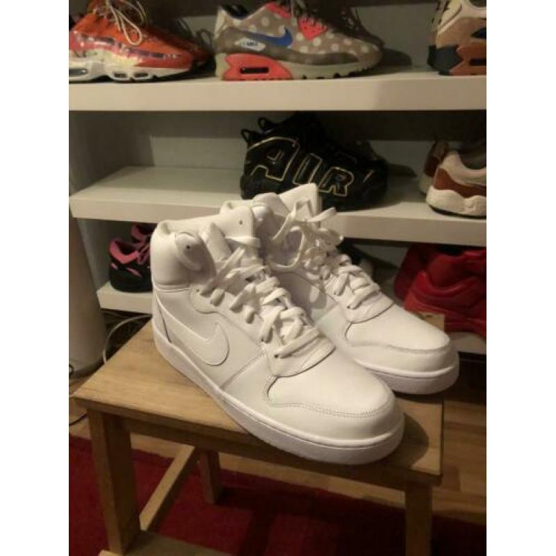 Nike all white sneaker 46