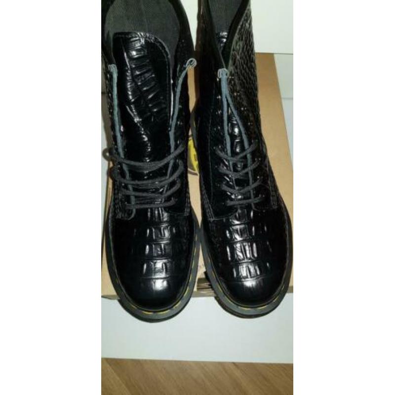 Dr martens croco print maat 38