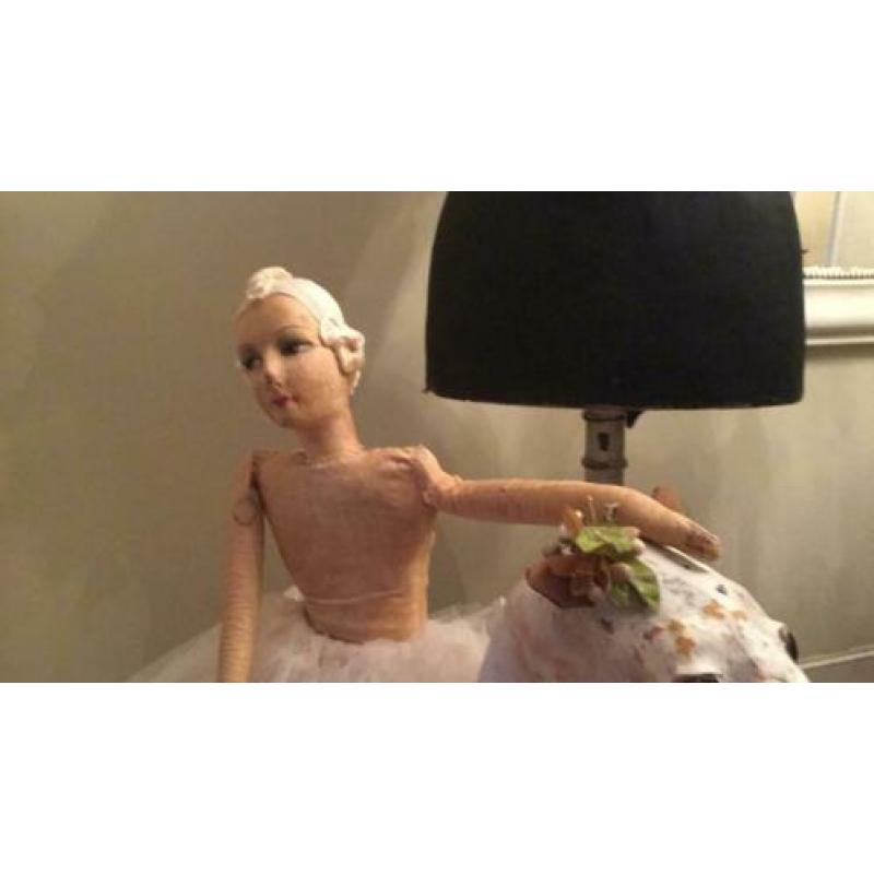 Antieke sofa doll