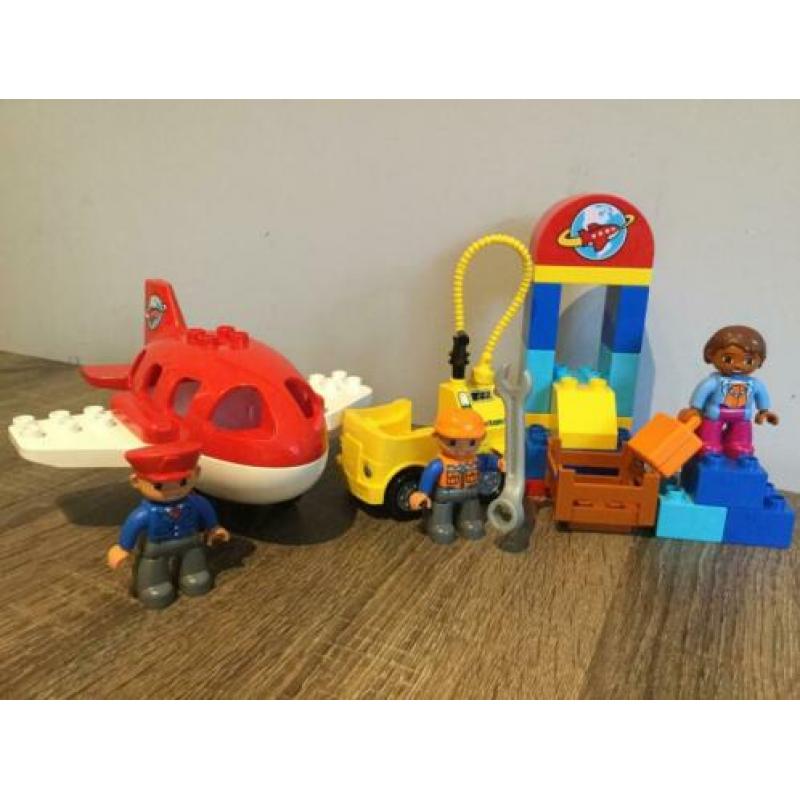 Lego Duplo 10590 - VLIEGTUIG met Vliegveld (compleet)