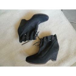 Unisa Nubuck Donkergrijze Wedge Enkellaarzen Maat 38