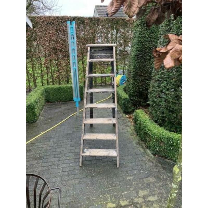 Oud trapje voor decoratie