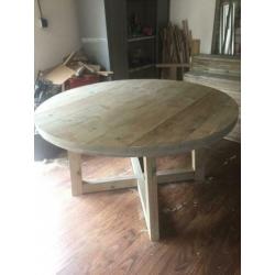 Ronde eettafel van verouderd steigerhout