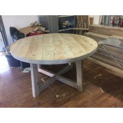 Ronde eettafel van verouderd steigerhout