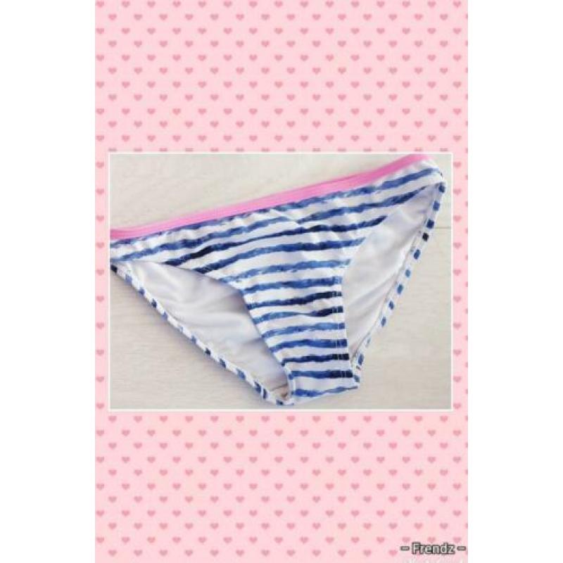 Leuke bikini + short 134/140 Terstal