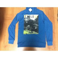 NIEUW blauwe sweater met muts / capuchon + opdruk tekst en