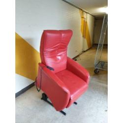 Prominent sta op fauteuil