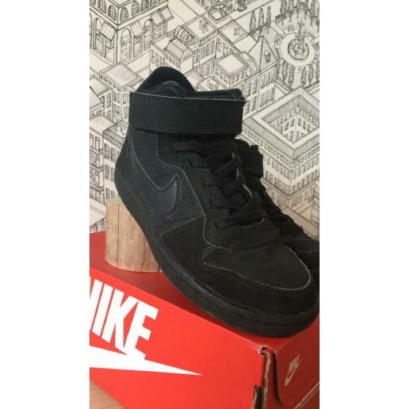 Nike sneakers zwart jongens maat 34 bijna gratis