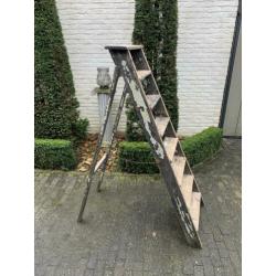 Oud trapje voor decoratie