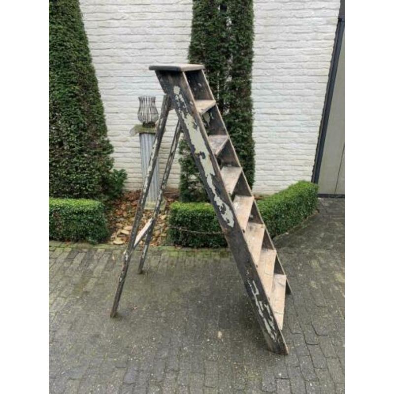 Oud trapje voor decoratie