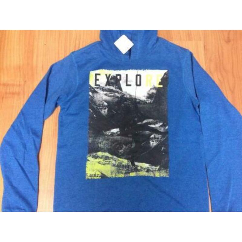 NIEUW blauwe sweater met muts / capuchon + opdruk tekst en