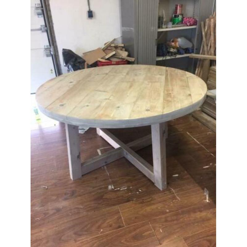 Ronde eettafel van verouderd steigerhout