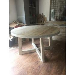 Ronde eettafel van verouderd steigerhout