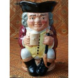 Mooie oude Tobyjug uit Engeland van Royal Doulton 15,8 cm.