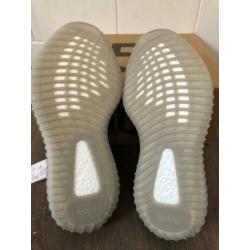 Yeezy Boost 350 V2 Tail Light maat 42 2/3