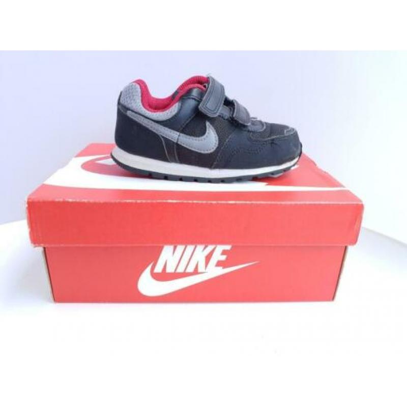 Nike sneakers sportschoenen MD runner zwart maat 25