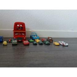 Cars: auto's, bus, dinoco en vrachtwagen van Disney