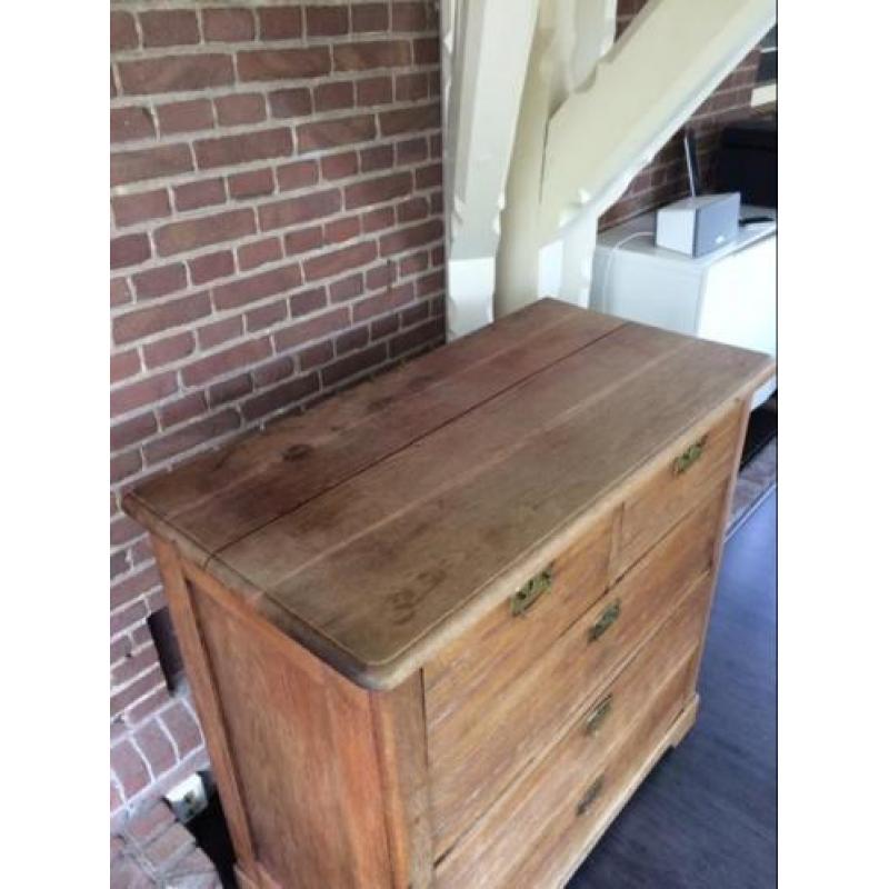 Antieke commode kast met 5 lades