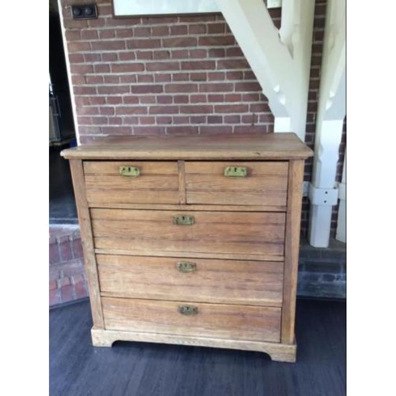 Antieke commode kast met 5 lades