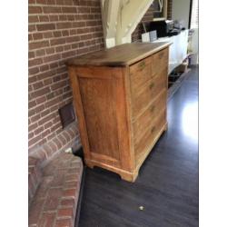 Antieke commode kast met 5 lades